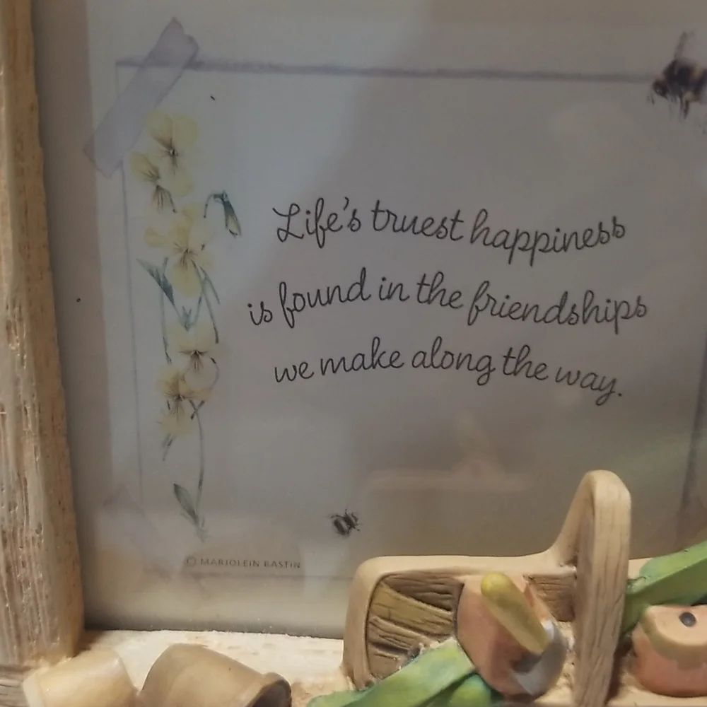 Marjolein Bastin  Sign: Life's Truest Happiness is Friendships we Make